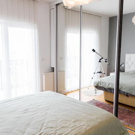 Modern Apartment With A View Feels Like Home Prishtine Bagian luar foto